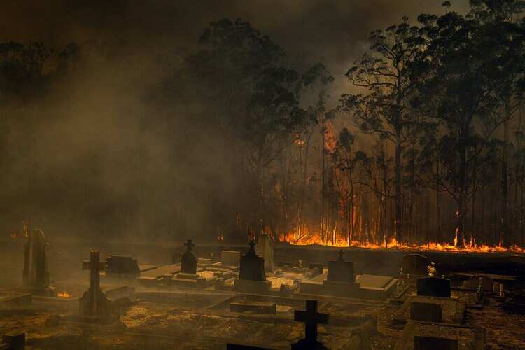 Thousands Flee to Shore as Australia Fires Turn Skies Blood Red