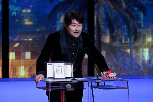 "아주 매우 행복하고 영광스럽지만 이게 목표가 돼선 안 된다고 생각한다" 송강호 남우주연상 수상 소감