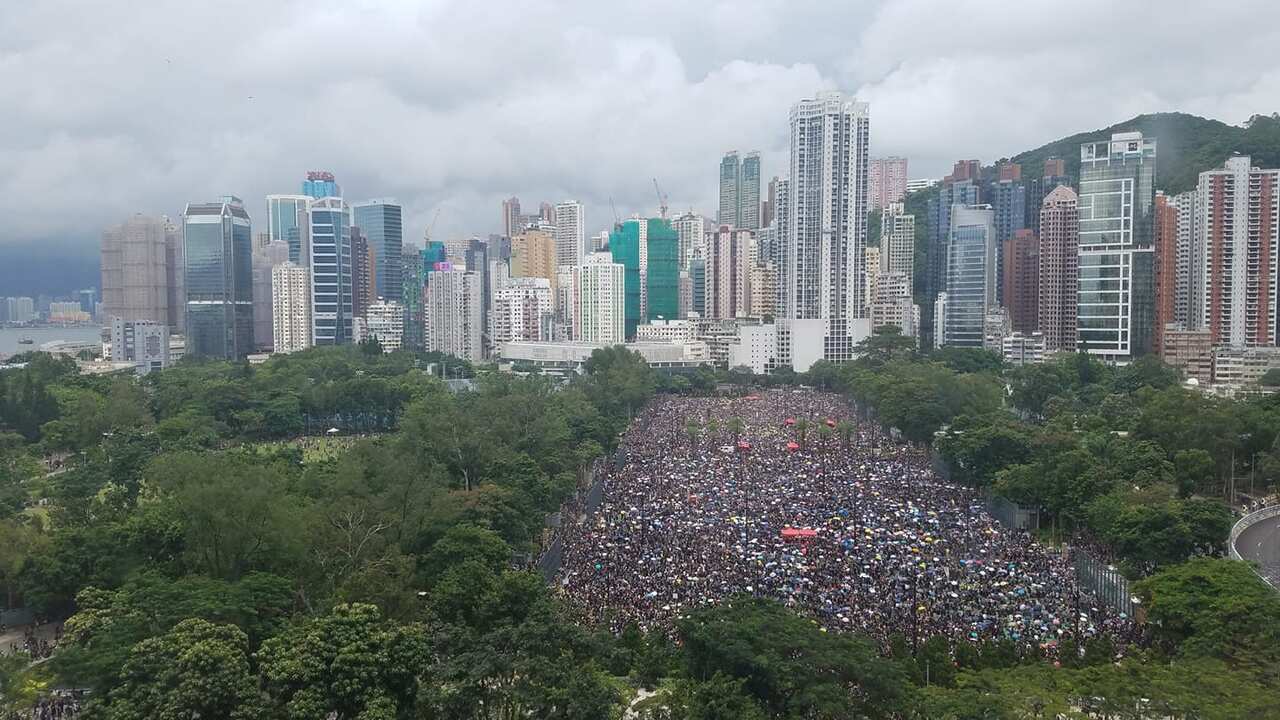 Hong Kong protests: Tens of thousands gather for major rally