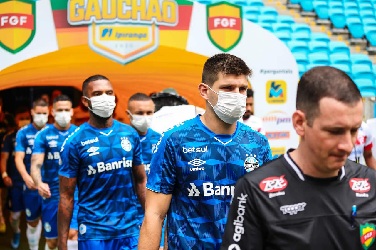 Gremio, face masks, football