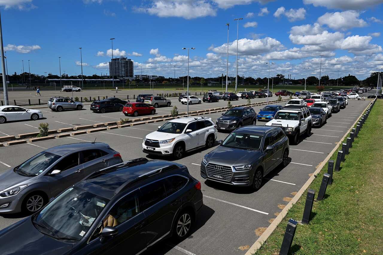 Members of the public queue in their cars for a COVID-19 PCR test at Sydney drive-through clinic. 