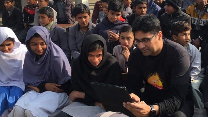 Most of the students and teachers looked at the tablet for the first time. 