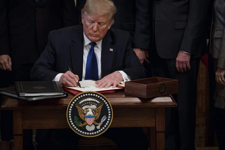 Trump Signs China Trade Deal, Putting Economic Conflict on Pause