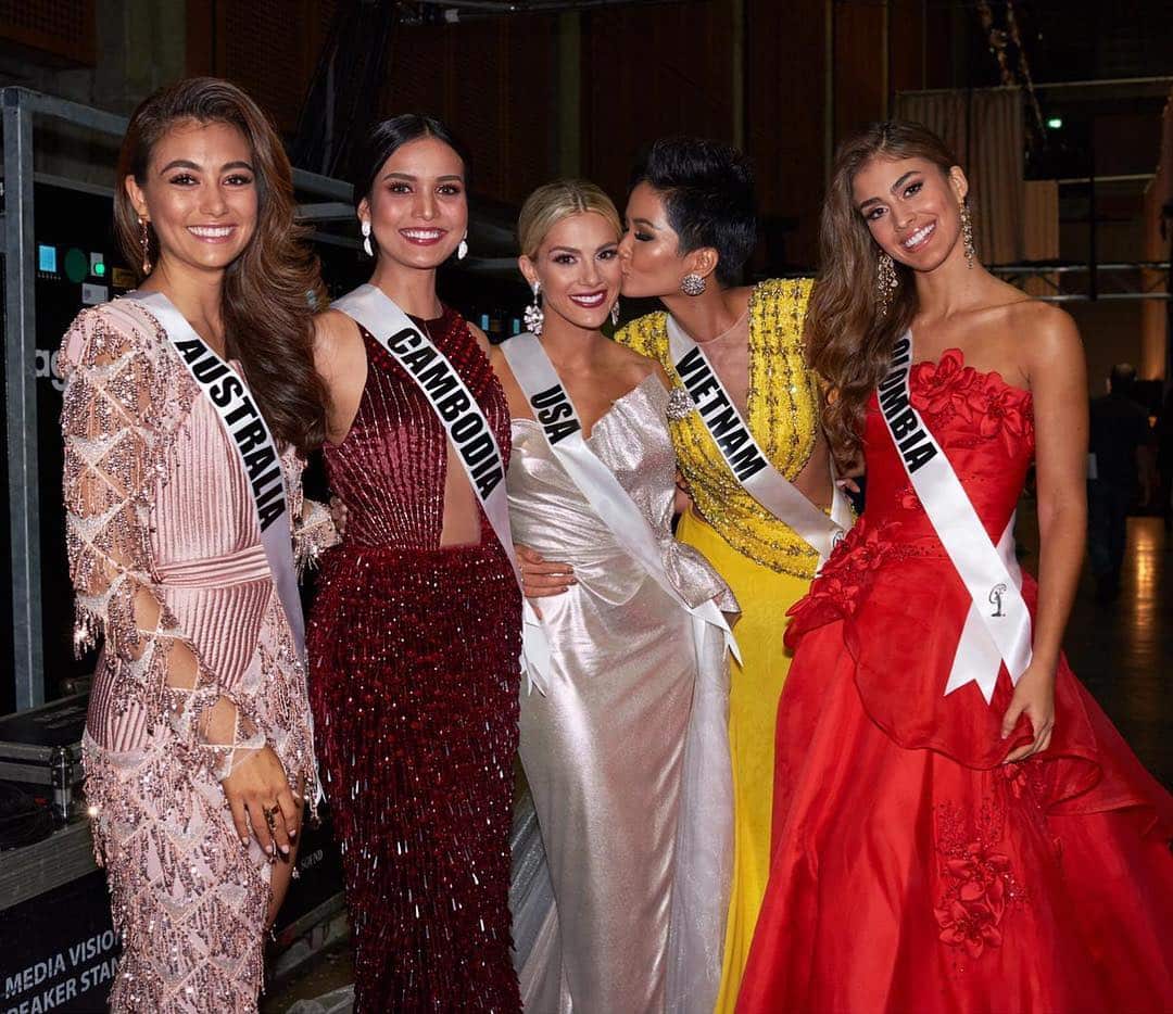 Francesca Hung with fellow Miss Universe contestants from Cambodia, USA, Vietnam and Colombia.