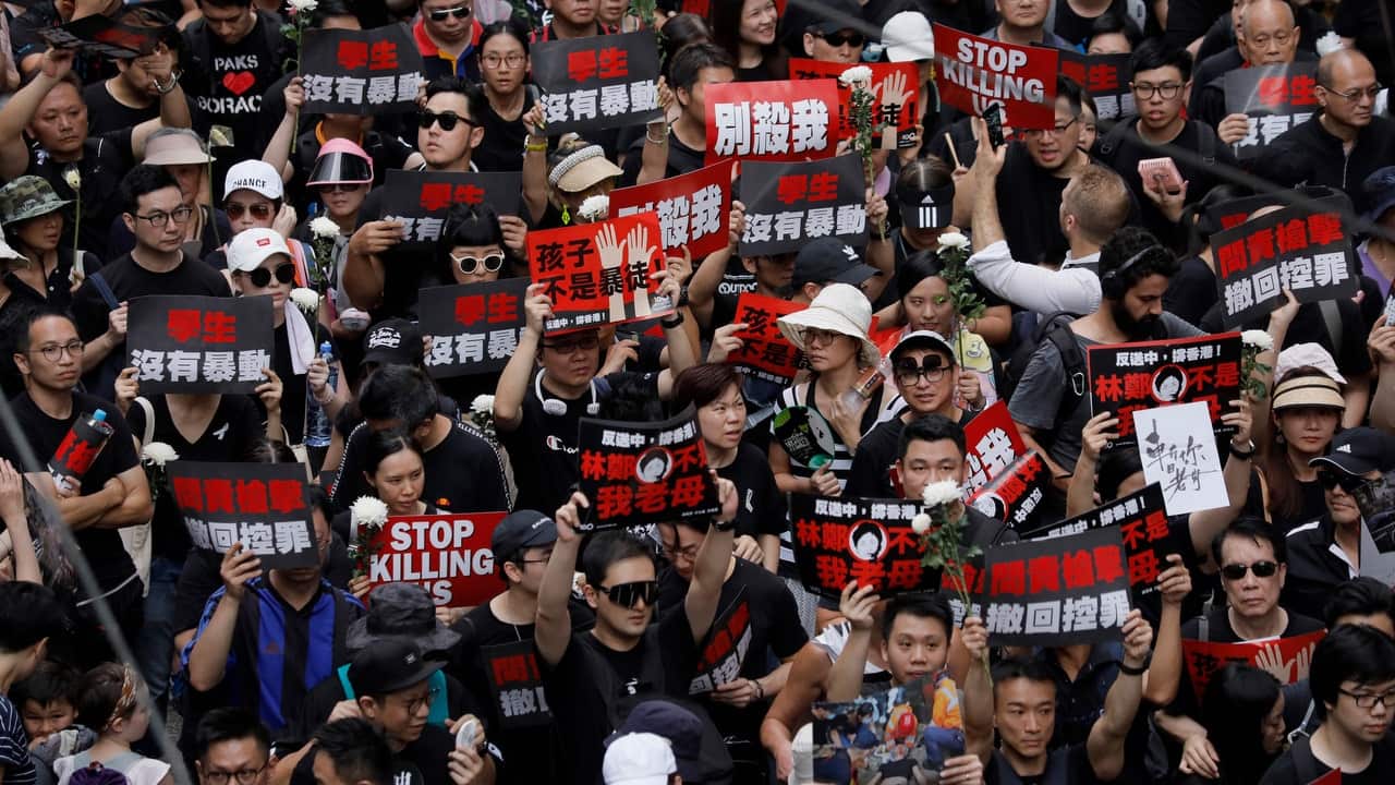 香港市民大舉出動參與遊行,提出訴求。