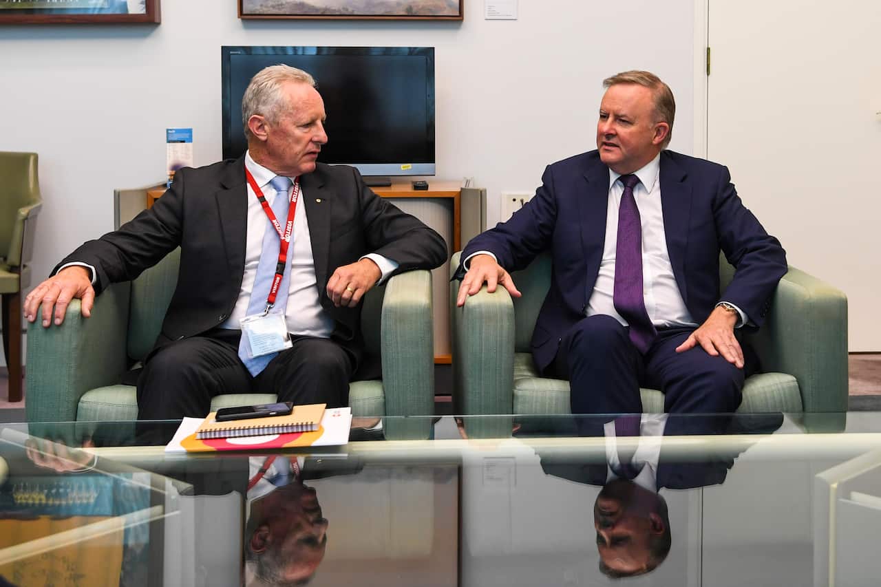 Australian Opposition Leader Anthony Albanese met with former chief of NSW Fire and Rescue Greg Mullins earlier this month. 