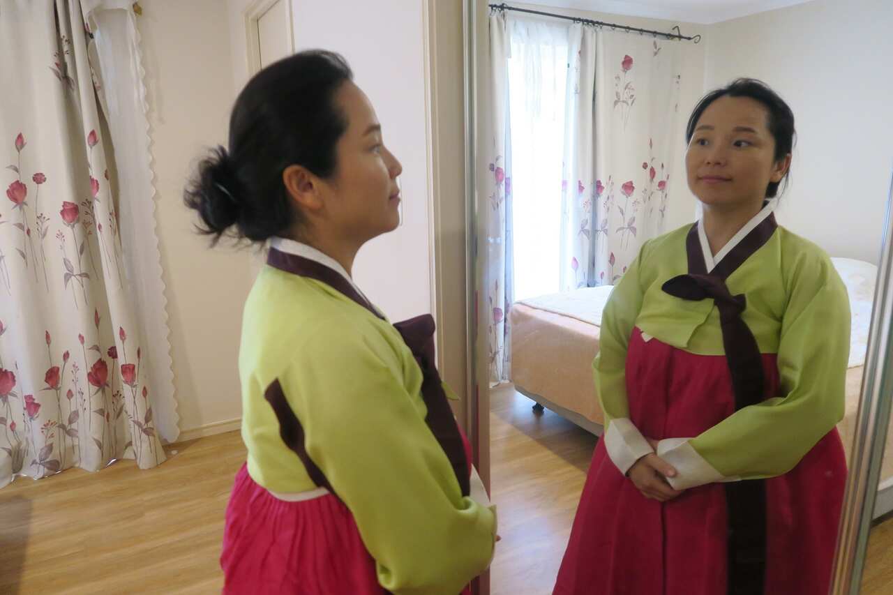 한복을 입은 최금희 씨