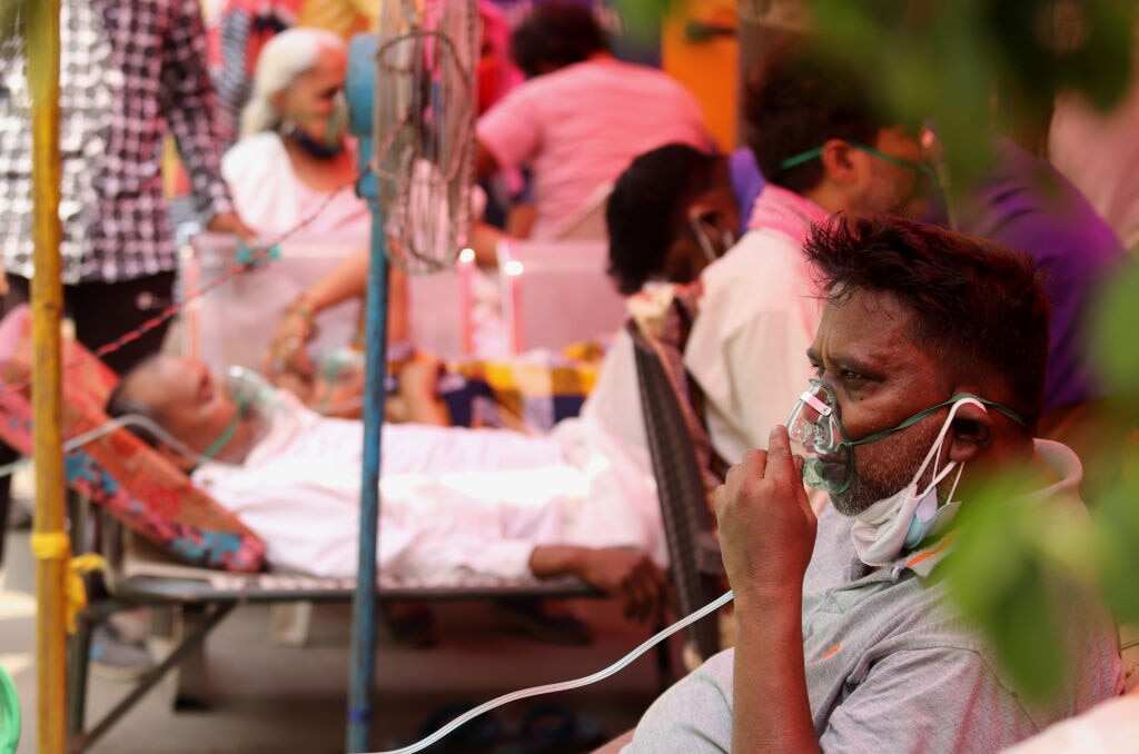COVID-19 patients who are suffering from breathing difficulties in New Delhi, India.