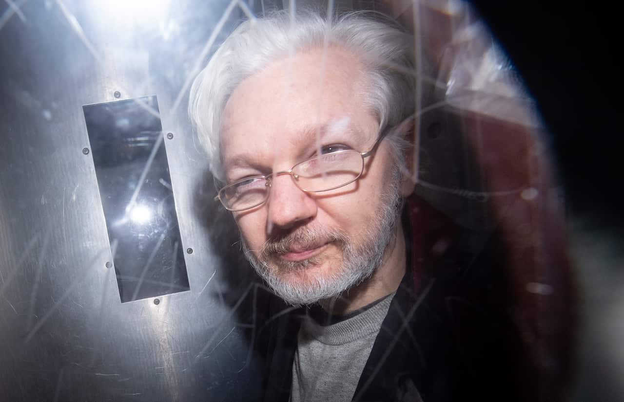 The US has renewed a bid to extradite Australian WikiLeaks founder Julian Assange from the UK