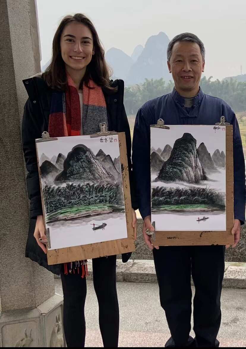 Abby Hill学习绘制山水画