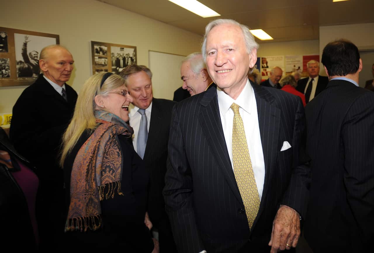 Former Liberal leader Andrew Peacock has died at the age of 82 in the United States.