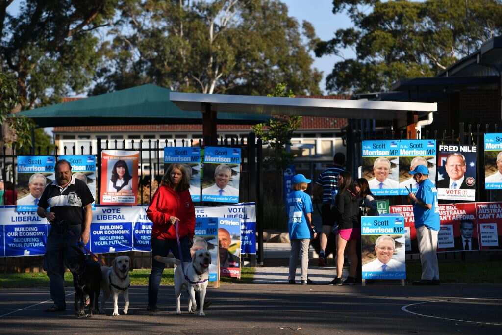 Resident arrive to cast their votes at the Lilly Pilly polling booth during the Australia's general election in Sydney on May 18, 2019. (Photo by Saeed KHAN / AFP)        (Photo credit should read SAEED KHAN/AFP via Getty Images)