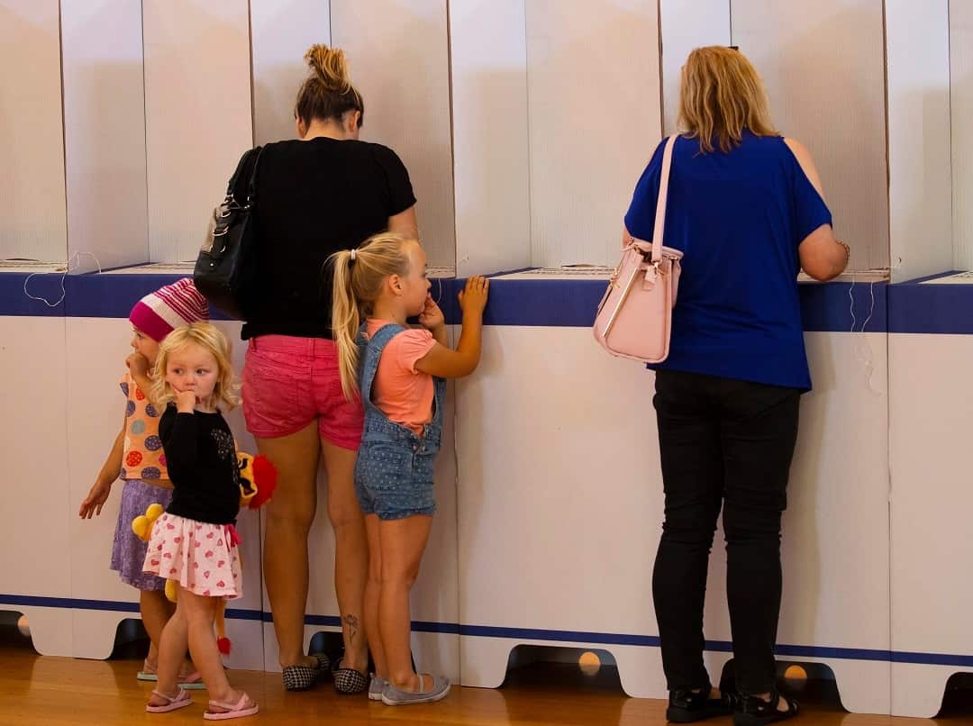 Voters cast their ballots in the Tasmanian State Election at Sorell Memorial Hall, Saturday, March 3, 2018. (AAP Image/Rob Blakers) NO ARCHIVING