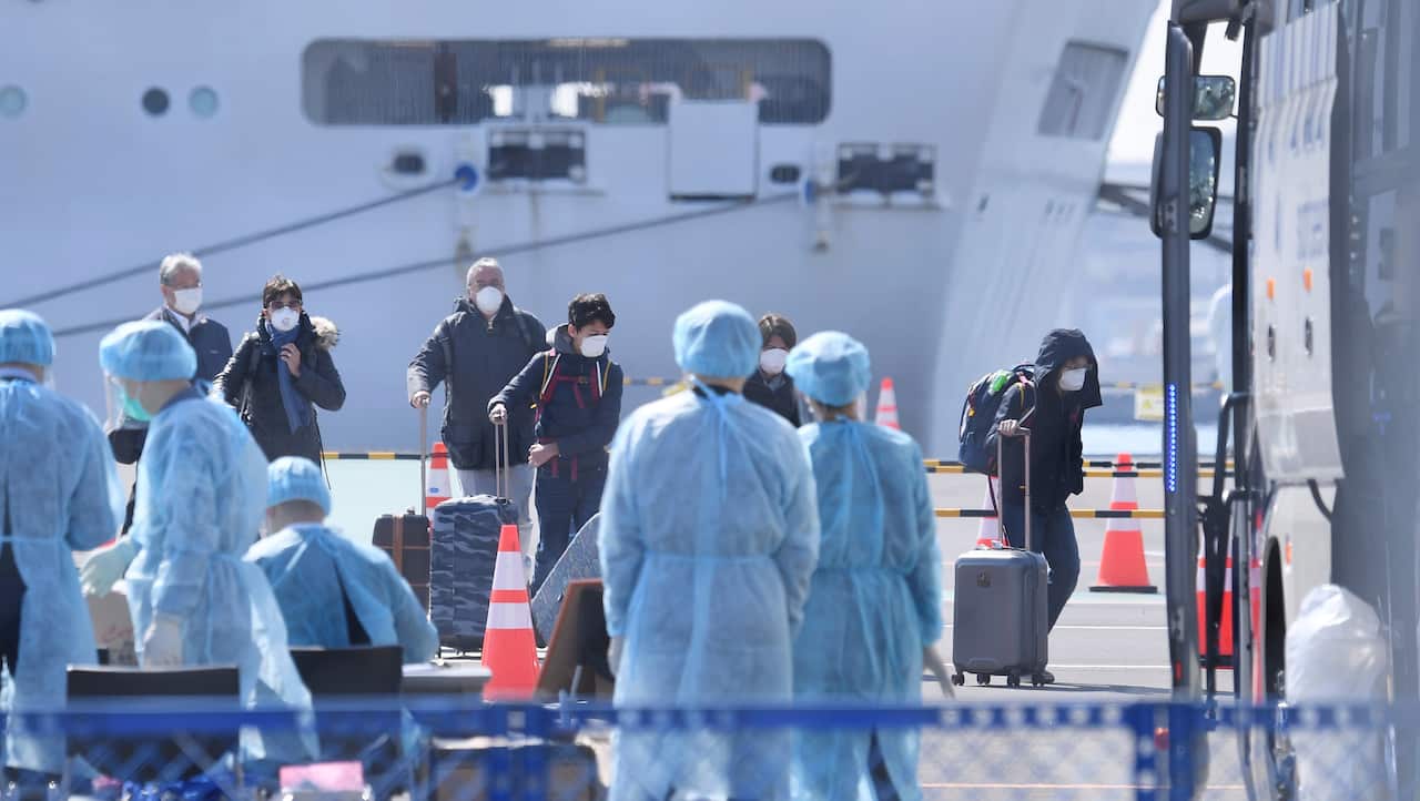 Passengers of the Diamond Princess leave the Daikoku Futo Wharf in Yokohama, Kanagawa Prefecture.