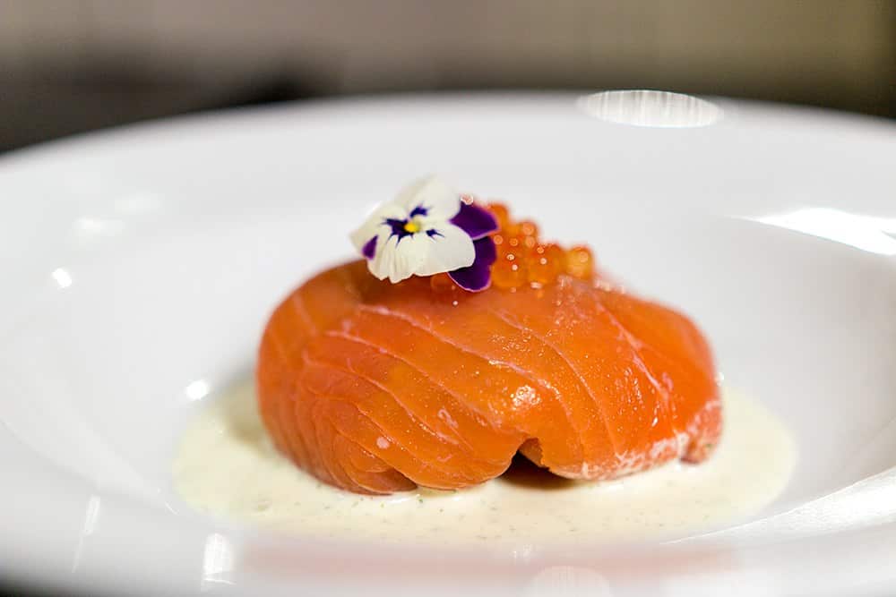 Smoked salmon parcels with minted yoghurt (Petits paquets de saumon fumé et yaourt à la menthe)