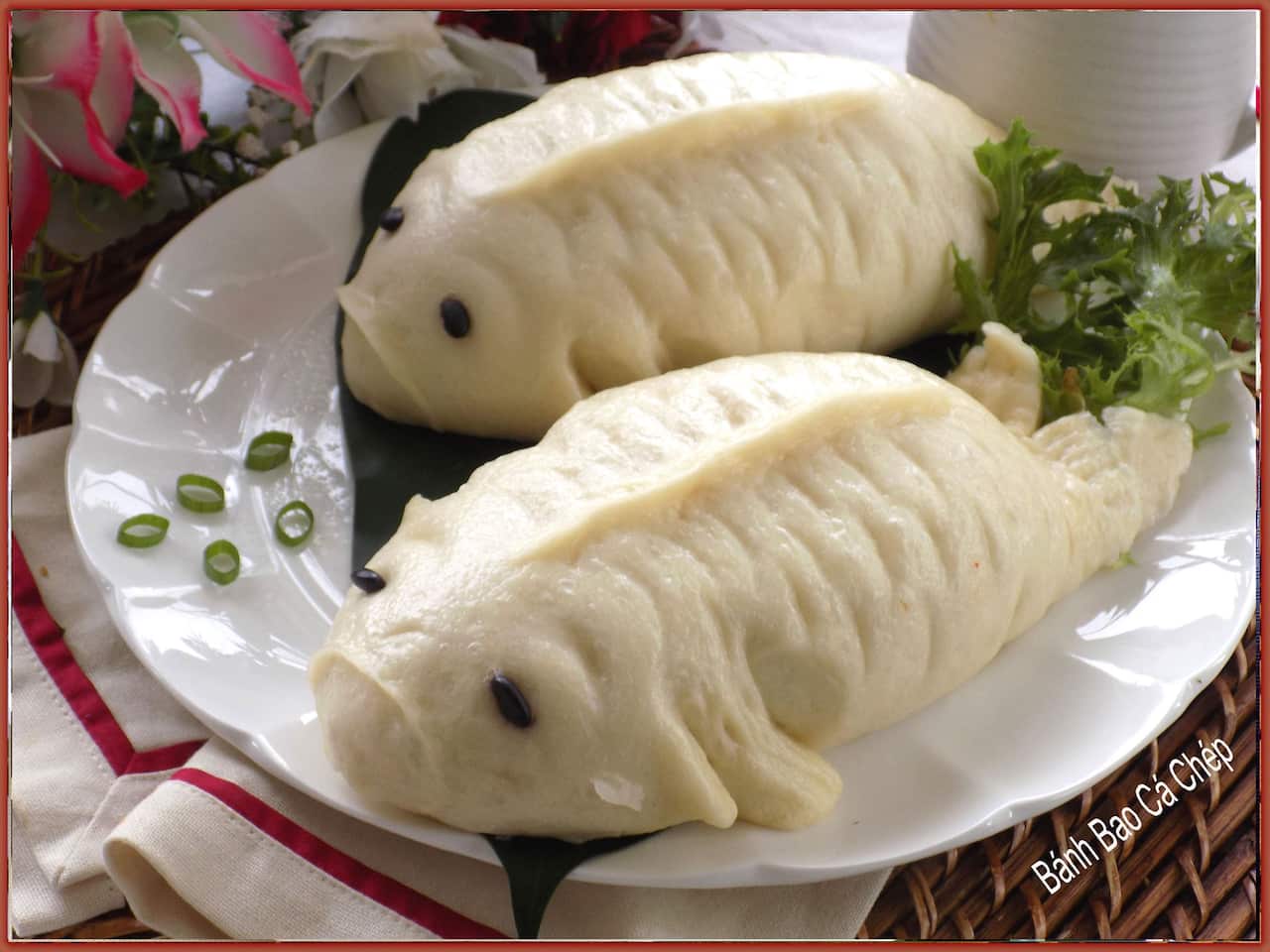 Những chiếc bánh bao hình cá chép được nặn hình khéo léo , mang theo tấm lòng của người mẹ.