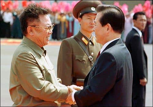 The then S. Korean President Kim Dae-jung and the then North Korean leader Kim Jong-il  shake their hands in Pyongyang