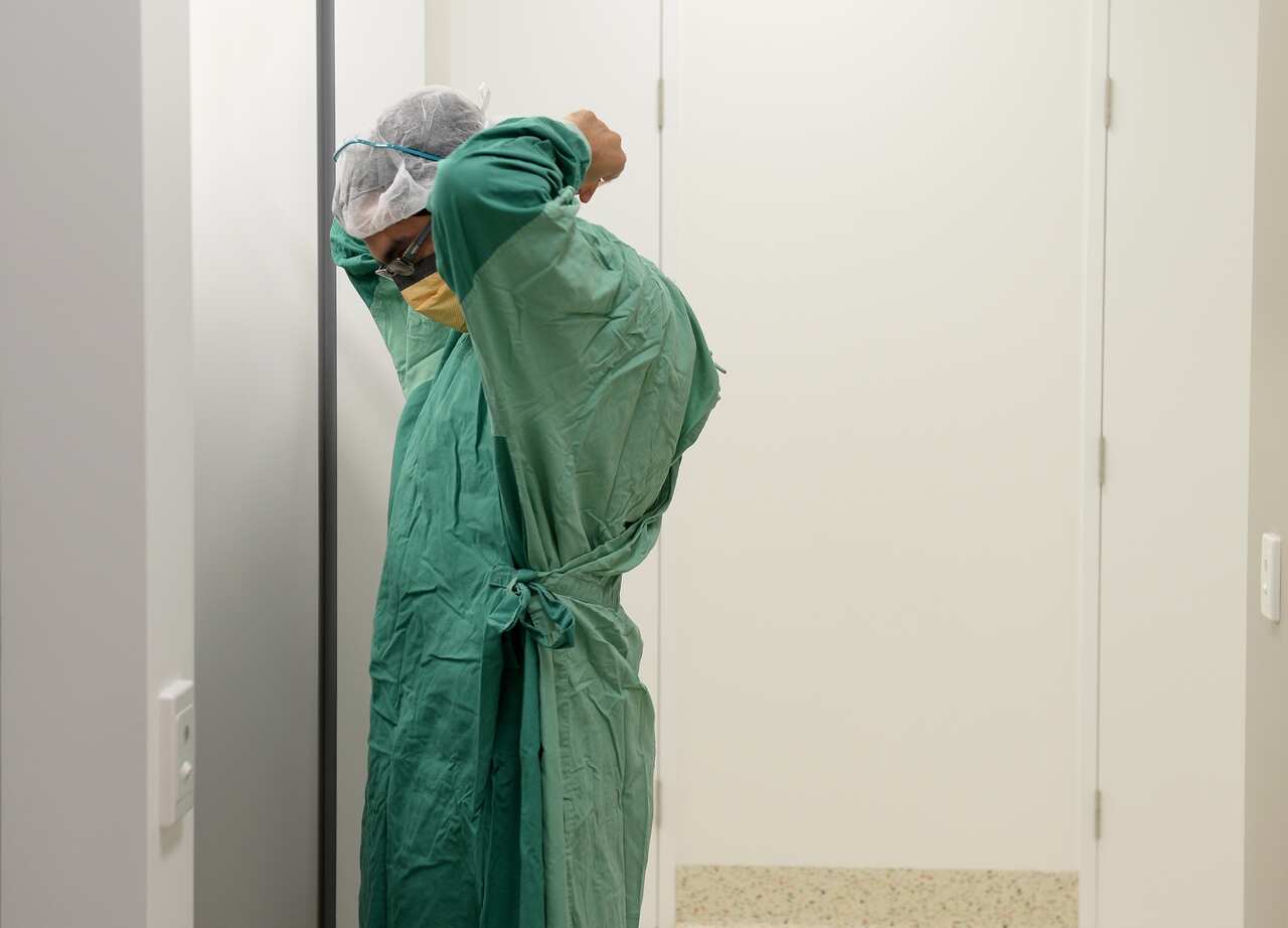 General images of a surgeon preparing for theatre at Liverpool Hospital, Sydney on Tuesday, June 11, 2013.  (AAP Image/Dan Himbrechts) NO ARCHIVING