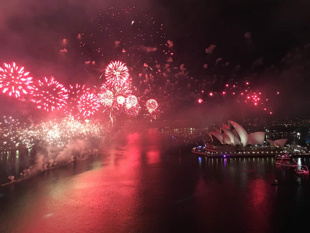 Uno scatto di Alessandro Borina durante la notte di Capodanno sull'Harbour Bridge di Sydney 