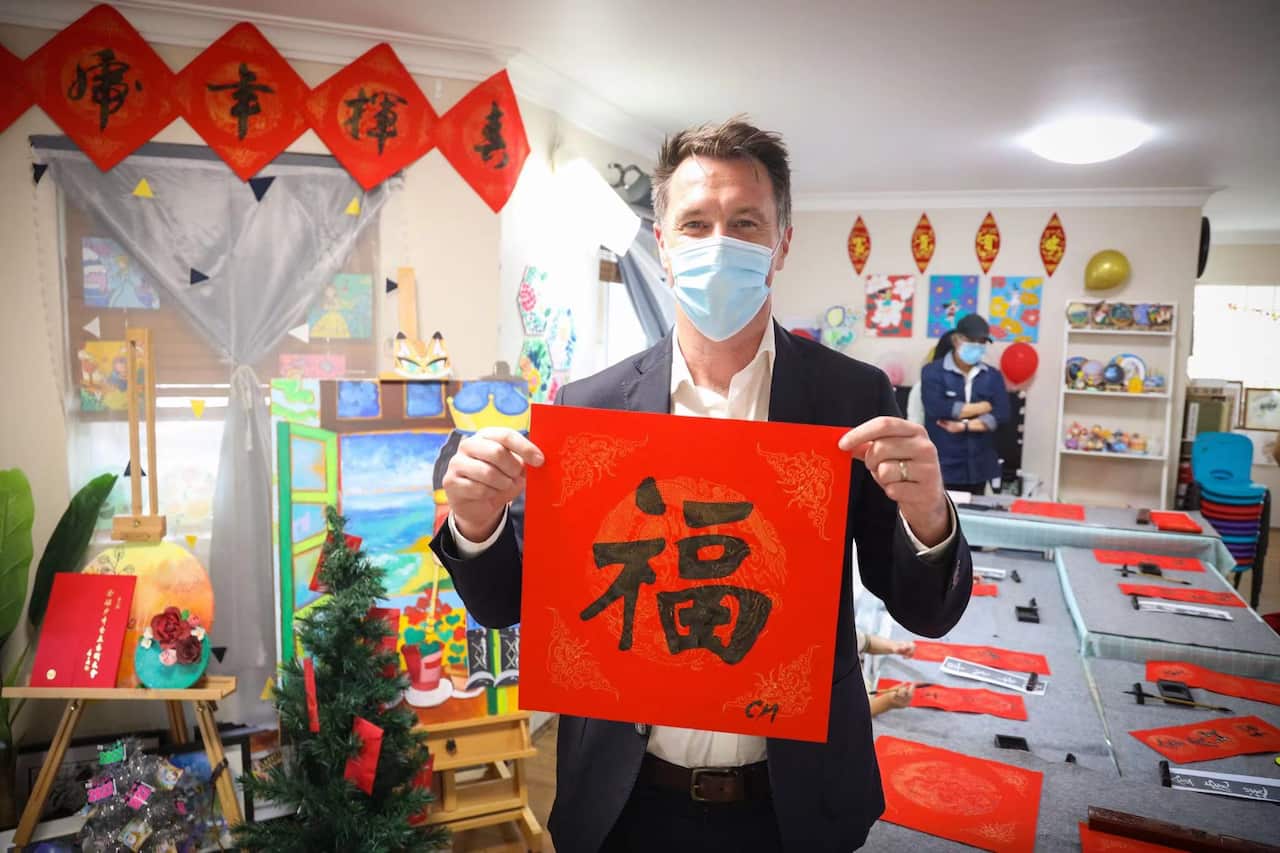 在春节前夕，柯民思州议员举办了写春联活动。