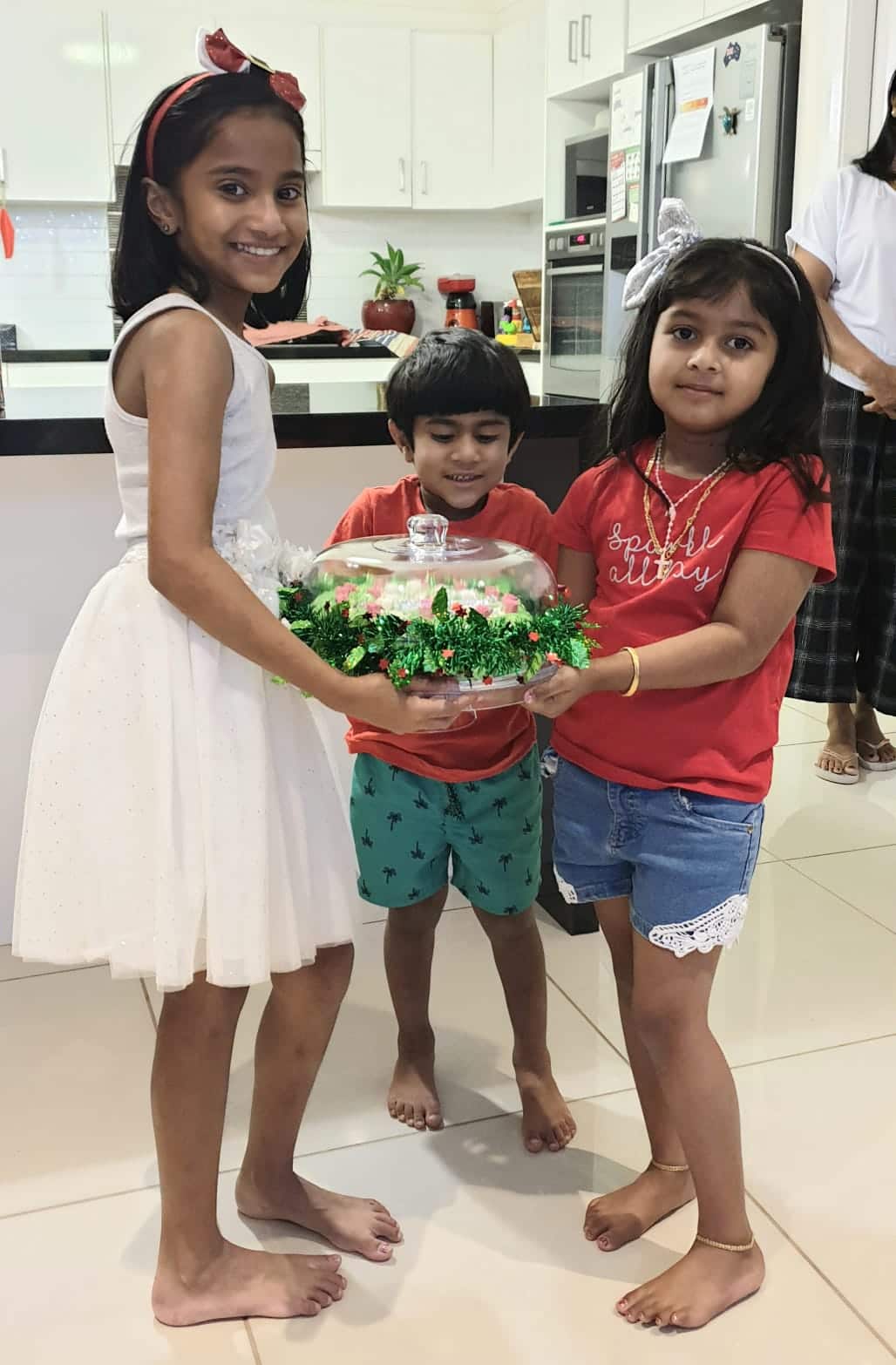 Dubbo Malayalee kids bake cakses to help Aussie farmers