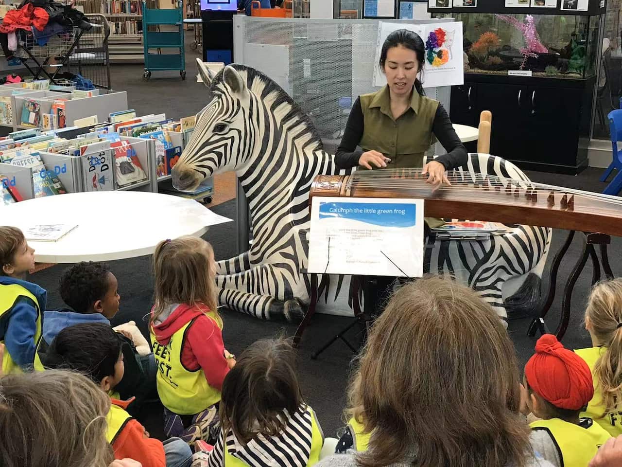 梁照虹老师和学生