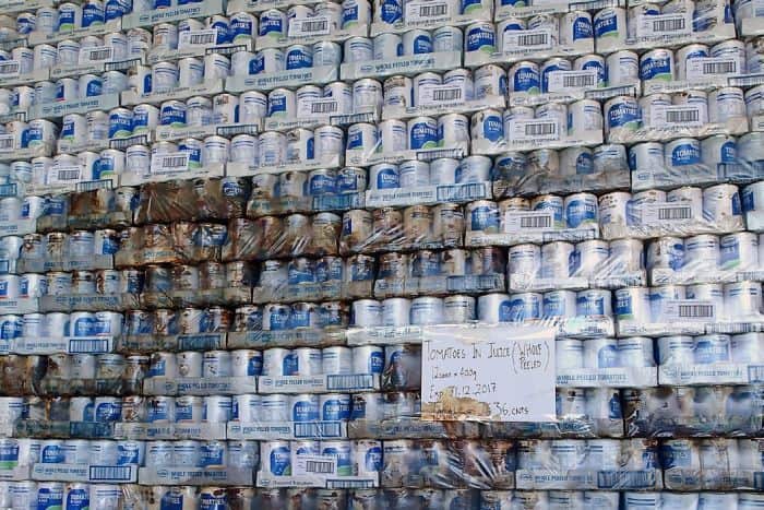 Thực phẩm đóng hộp bị hết hạn một nửa