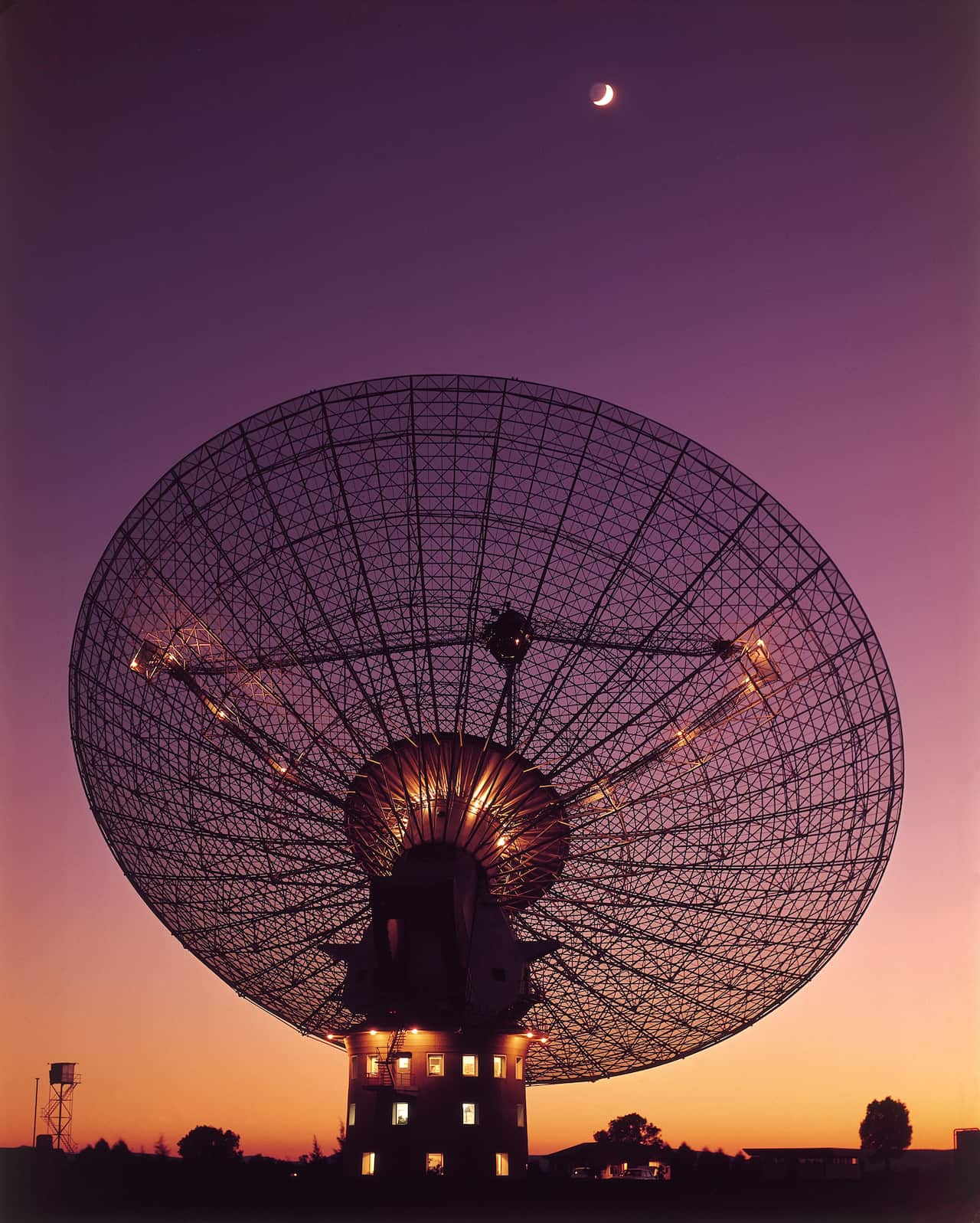 The Parkes telescope and the moon, 1969 (CSIRO)