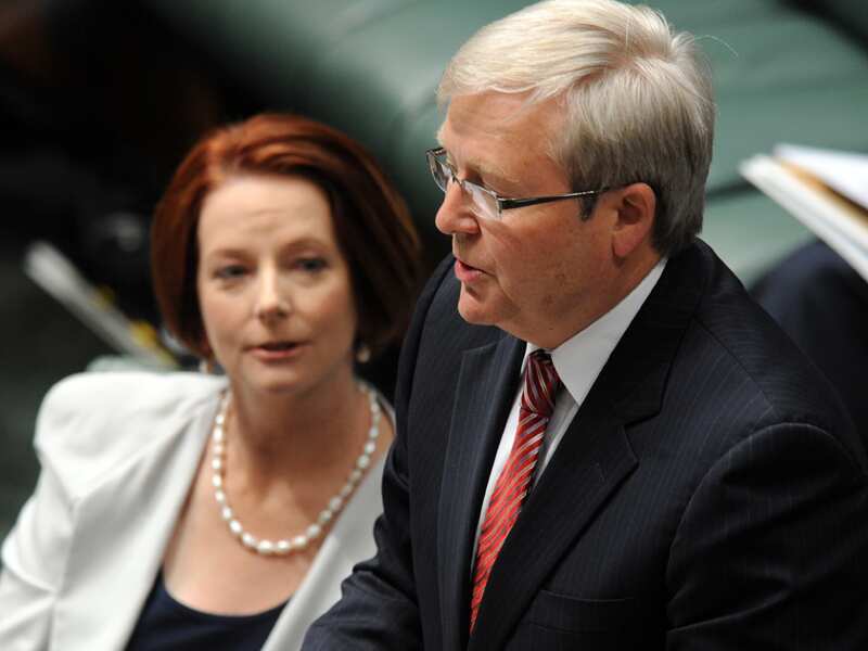 Julia Gillard (L) and Kevin Rudd