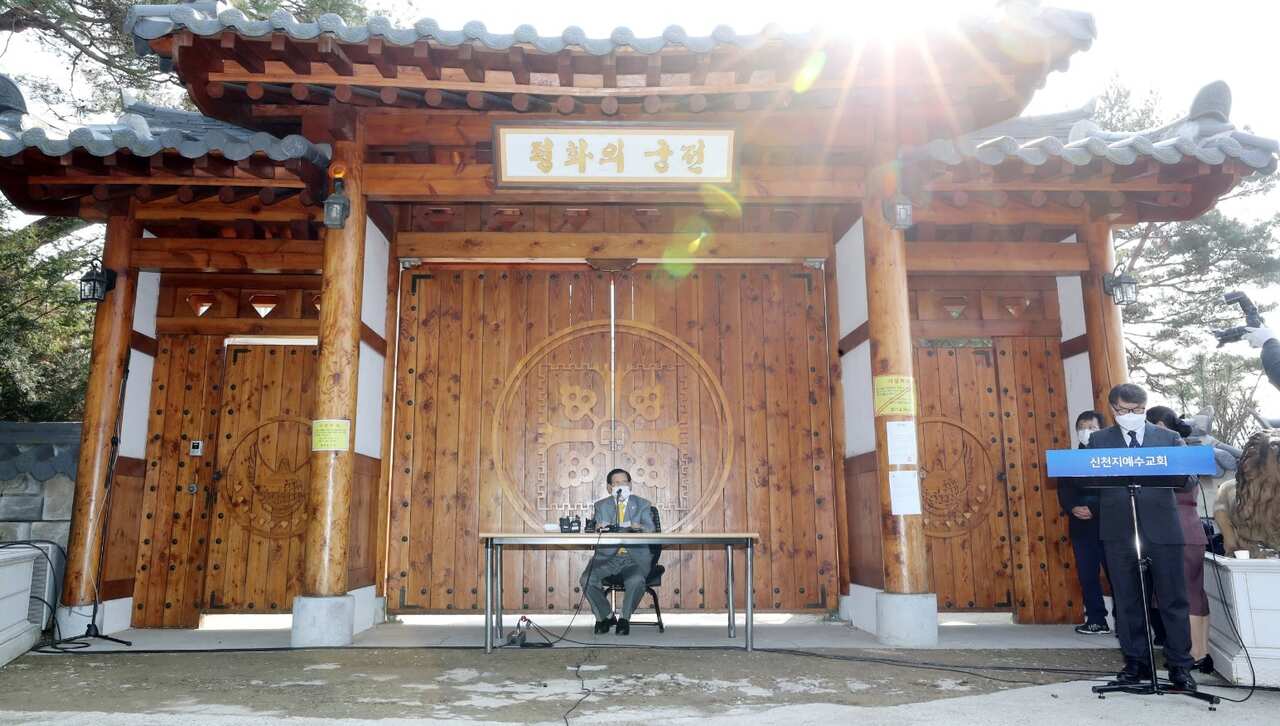 Lee Man-hee, a leader of Shincheonji Church of Jesus, speaks to the media during the press conference in Gapyeong, South Korea.