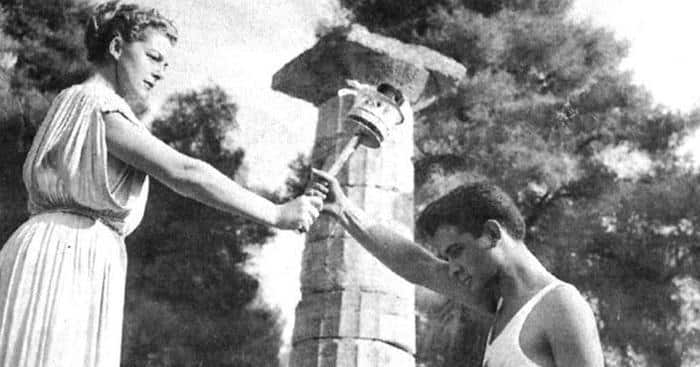 Dionysis Papathanasopoulos with the 1956 Olympic games torch  (by SBS)