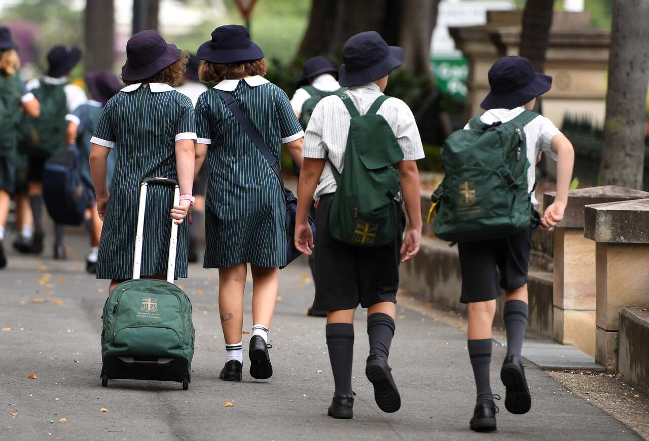 Infectious disease expert calls for Australian schools to reopen for term two