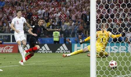 Mandzukic sends Croatia into first World Cup final
