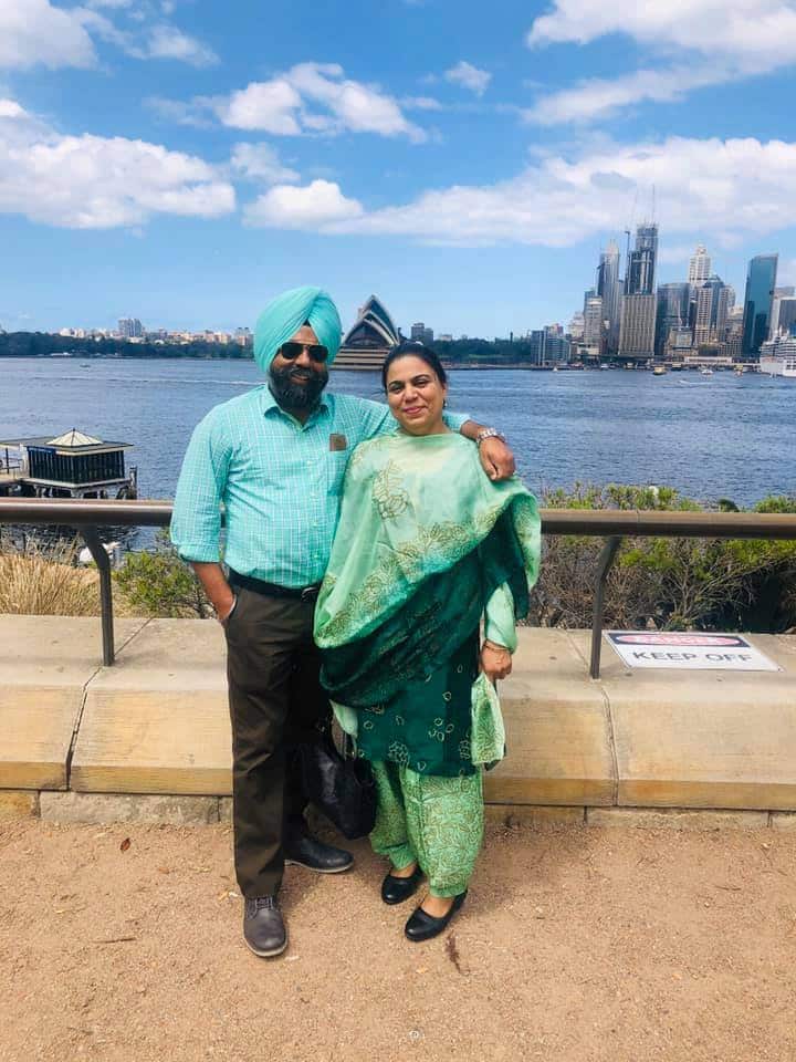 ਬਰਿੰਦਰ ਸਿੰਘ ਤੇ ਉਨ੍ਹਾਂ ਦੀ ਪਤਨੀ ਬਲਜੀਤ ਕੌਰ ਪਰਿਵਾਰ ਵਿੱਚ ਹੋਈ ਇੱਕ ਮਰਗ ਕਾਰਨ ਭਾਰਤ ਆਏ ਹੋਏ ਸਨ।