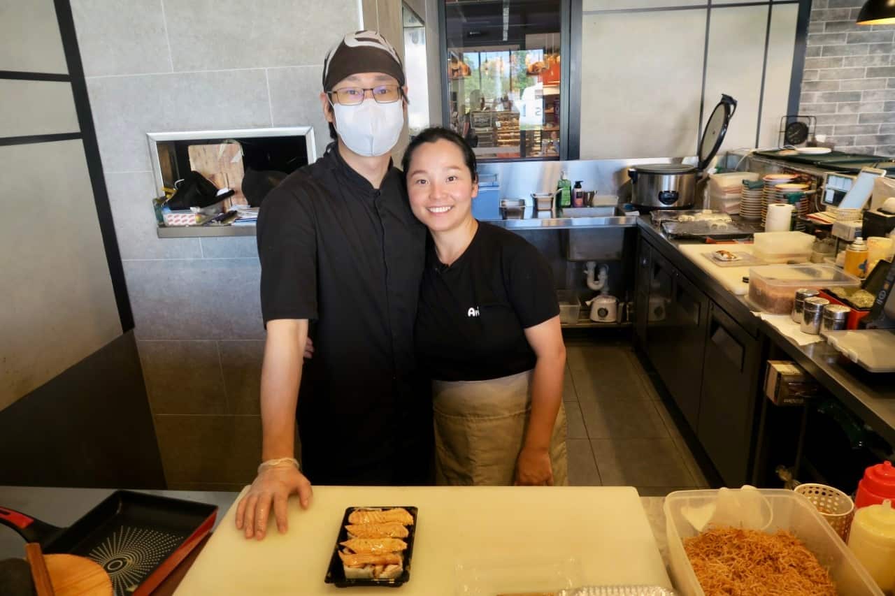 퀸즐랜드에서 일식 레스토랑을 운영 중인 금희 씨와 남편 사이먼 서 씨