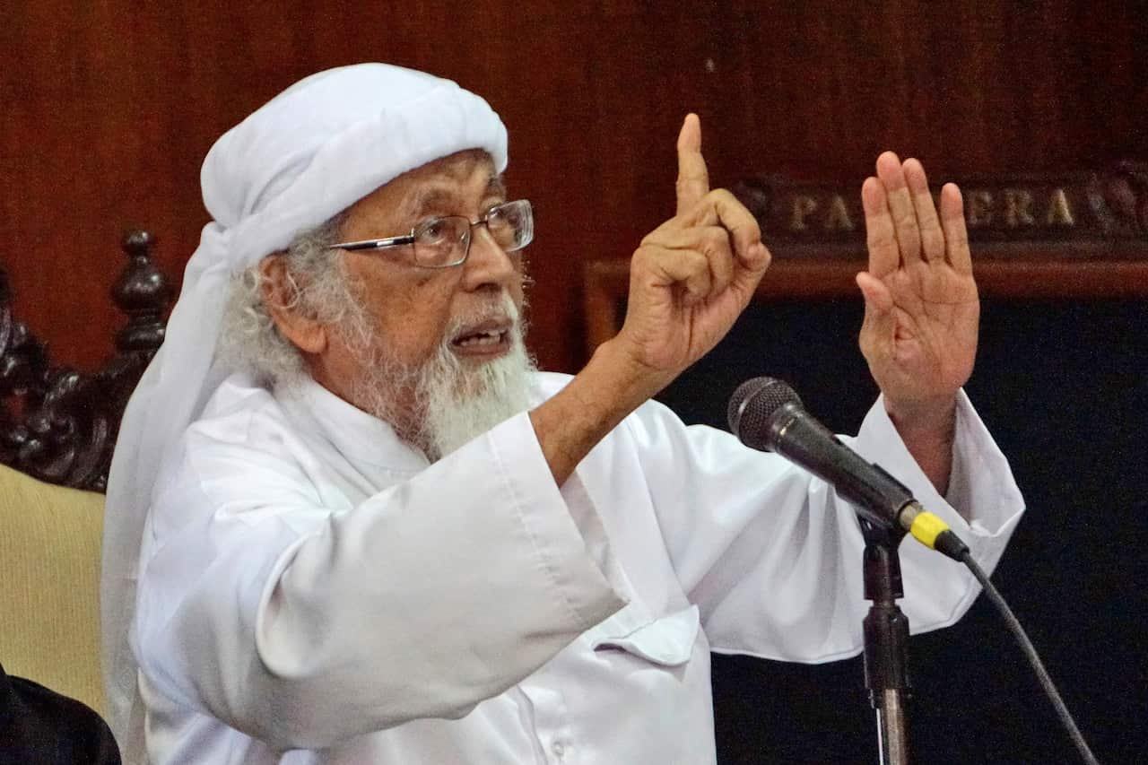 Radical Islamic cleric Abu Bakar Bashir gestures as he speaks to the judges during his appeal hearing in 2016.