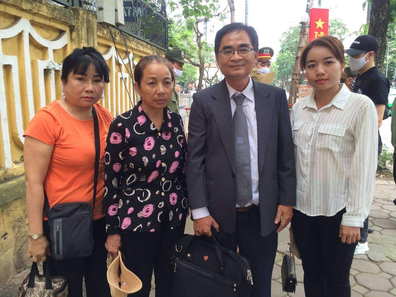 Ls Trần Hồng Phong và người nhà Hồ Duy Hải