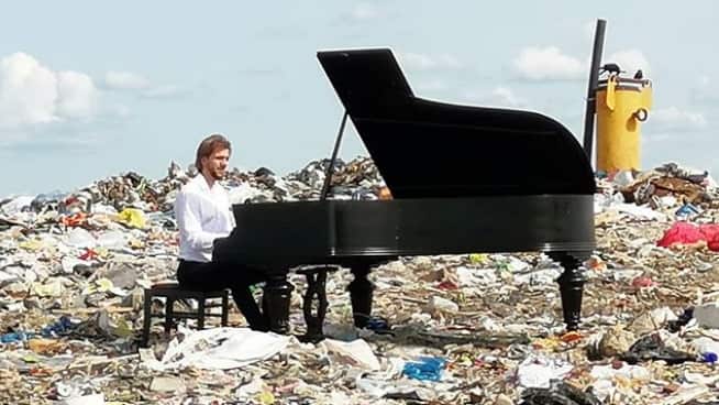 Pianist Pavel Andreev has staged a recital on a St Petersburg landfill site to draw attention to the country's waste problem.