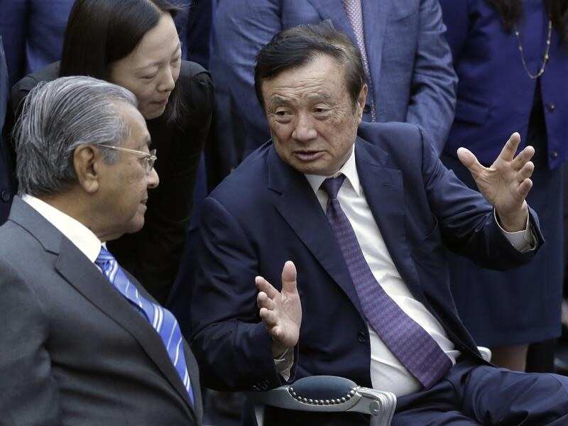 Huawei's CEO Ren Zhengfei with Malaysia's Mahathir Mohamad
