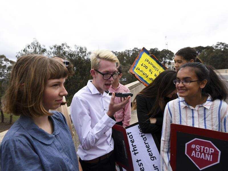 Young protesters call the Prime Minister's office