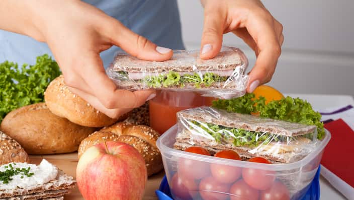 How to make a healthy lunch box to our school kids