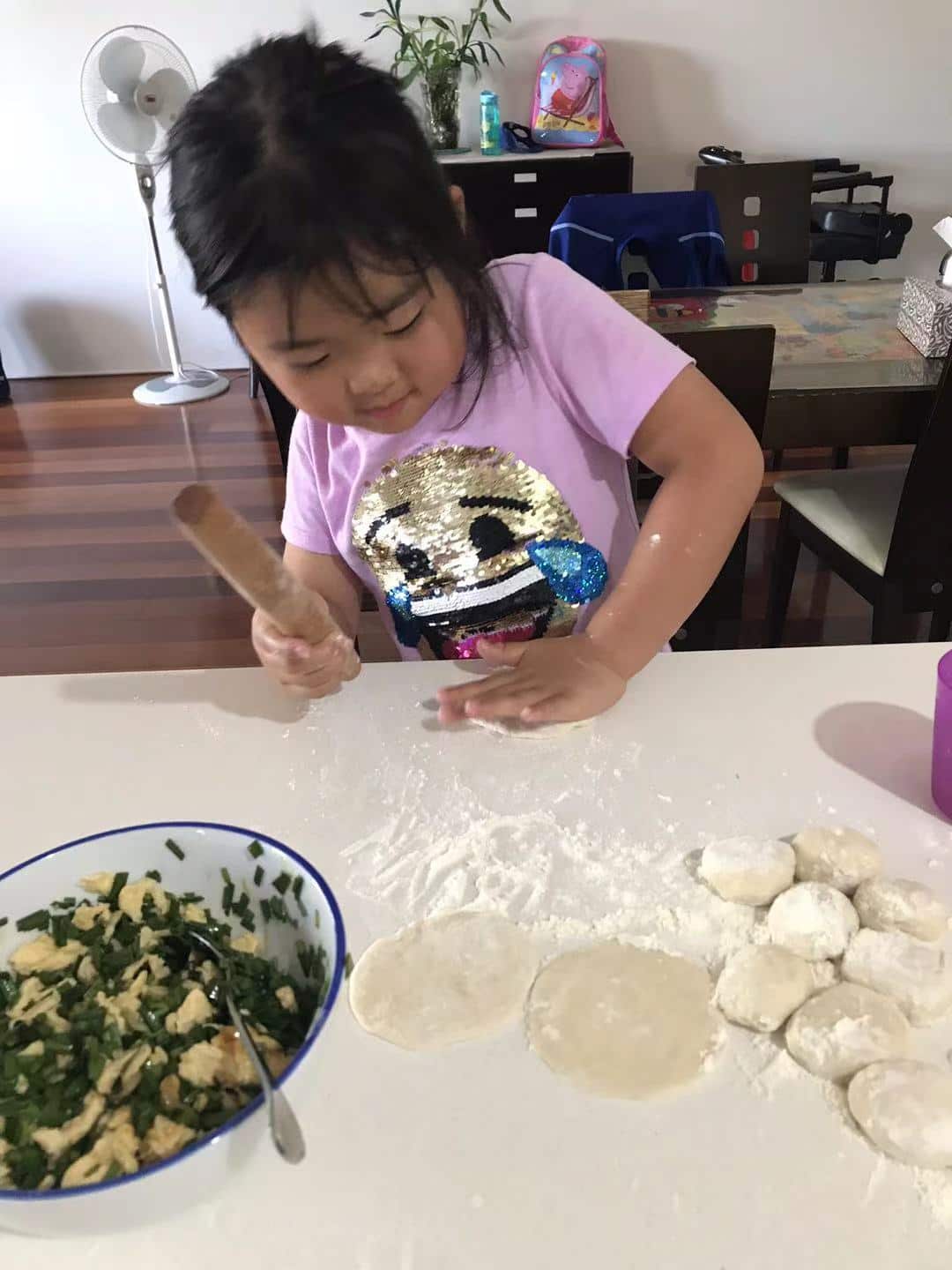 悉尼外婆每天给外孙女制作摆盘精致的早餐