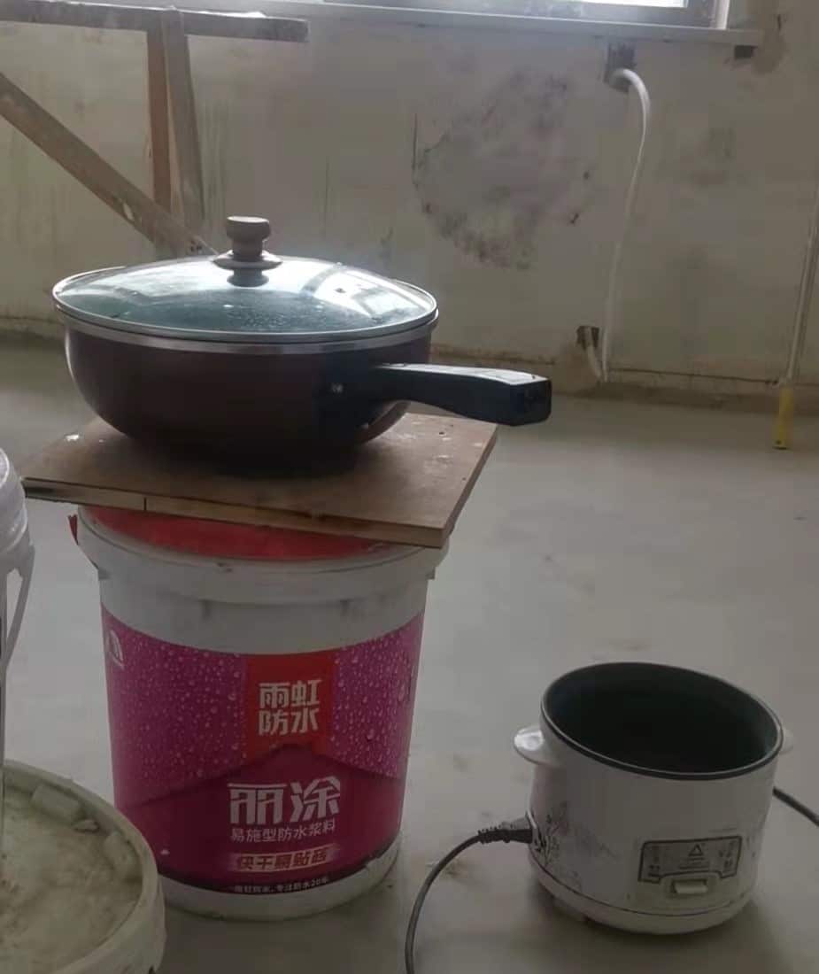 Renovator being locked in a house under Shanghai lockdown