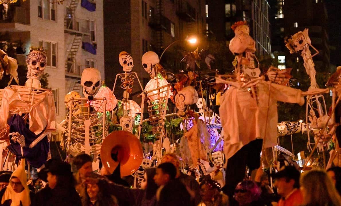 epa06301073 Participants march in the 44th Annual Greenwich Village Halloween Parade in New York, New York, USA, 31 October 2017. The annual event draws more than 60,000 costumed participants.  EPA/PORTER BINKS