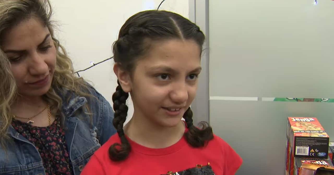 Hiba (L) and Maram Faraj (R)