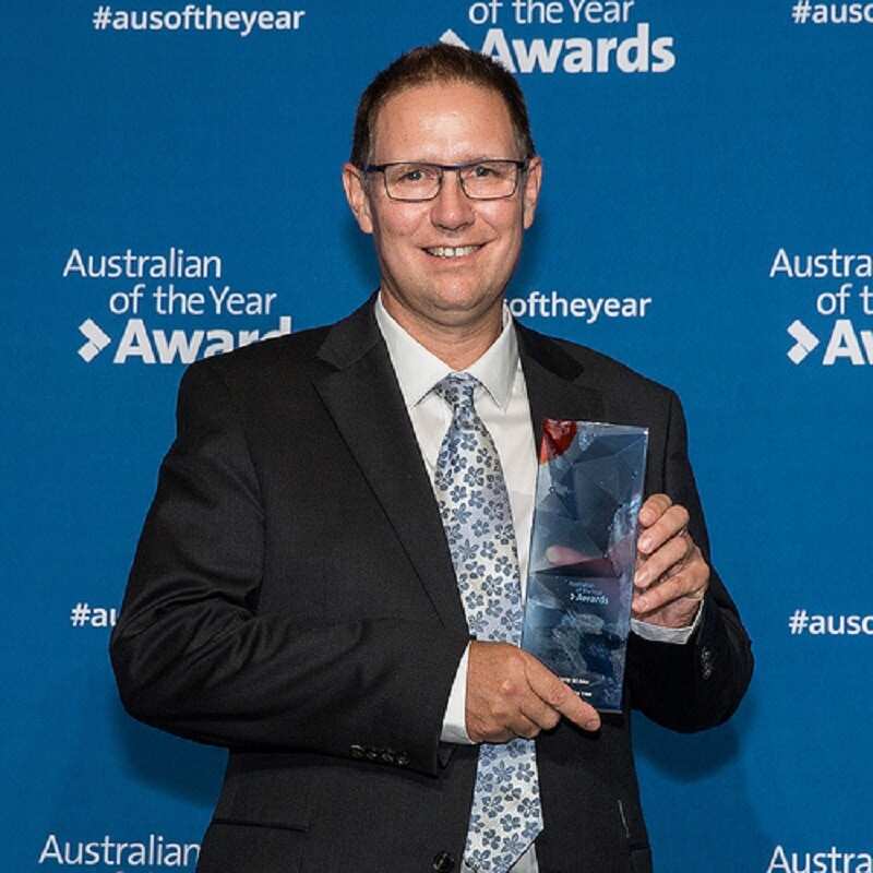 Anaesthetist Dr Richard Harris has been recognised for his bravery shown during the rescue of 12 boys and their coach from a flooded cave in Thailand.