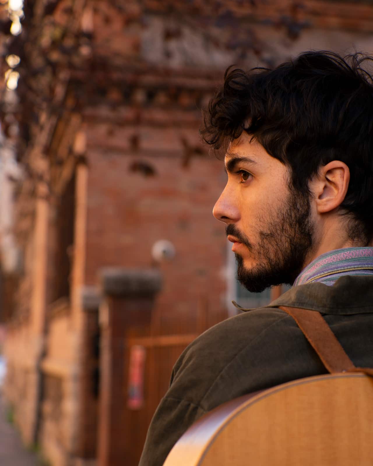 Il suo primo album, 'La vita veramente', è stato inserito dal quotidiano La Repubblica tra i quindici migliori dischi italiani del 2019 