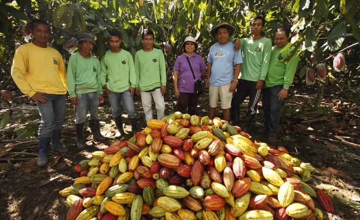 Charito Puentespina and Rex Puentespina  with farmers in Davao 