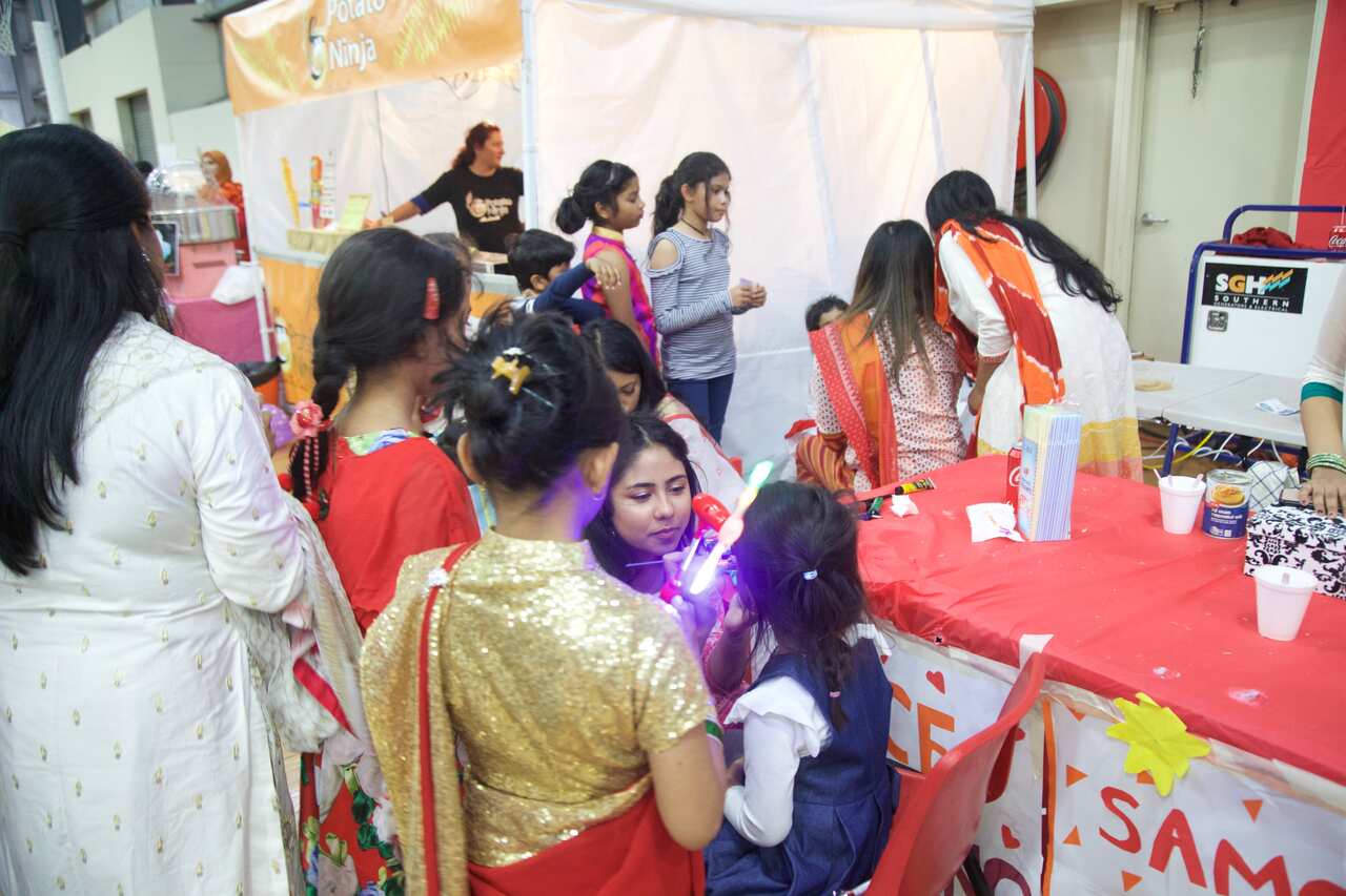 মেলায় আগত শিশুরা 