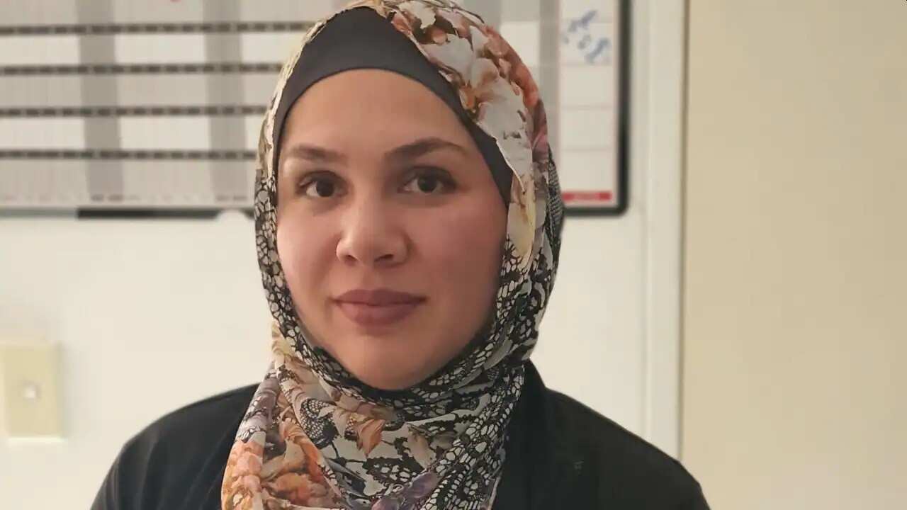 A bicultural worker, Zuhra Dastyar, offers help to people impacted by overseas conflicts.